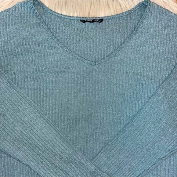 Ribbed Blue Long Sleeve V-Neck Top - Picture 2 of 3